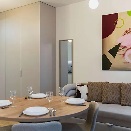On The Main Shopping Street - Center Apartment *