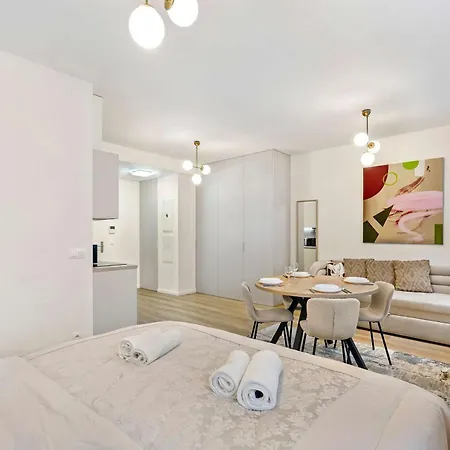 On The Main Shopping Street - Center 아파트